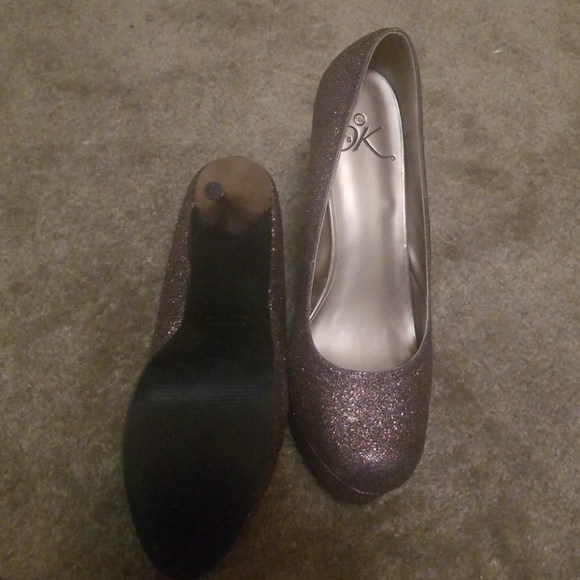 Shoe - Picture 2 of 5